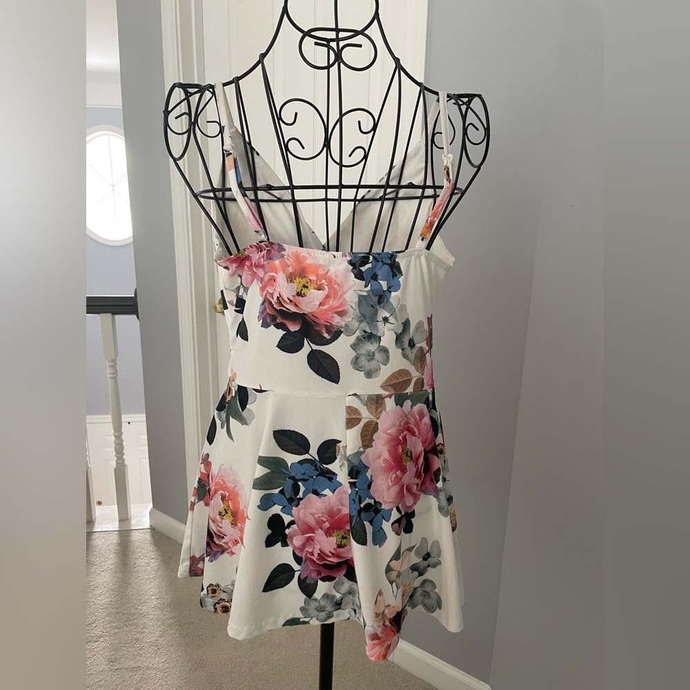 Floral Peplum Tank Top - Picture 4 of 5